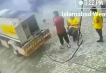 La tierra se abre en Pakistán y se traga a tres personas (video) La tierra se abre en Pakistán y se traga a tres personas (video)