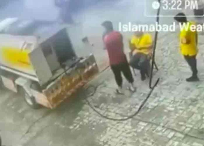 suelo-se-abre- La tierra se abre en Pakistán y se traga a tres personas (video)