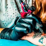 ¿Qué le pasa a la piel cuando nos tatuamos? ¿Qué le pasa a la piel cuando nos tatuamos?