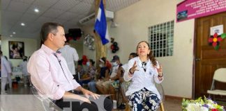 Ministra-asesora en temas de salud, Sonia Castro, hablando del proceso de vacunación contra el COVID-19