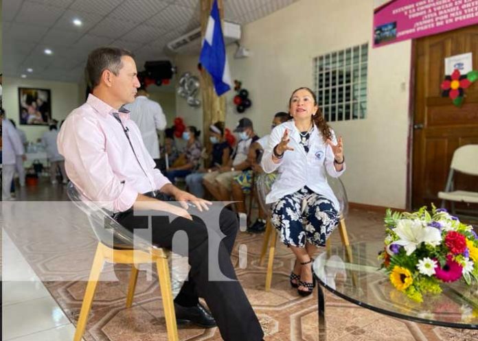 tn8-minsa-04 Ministra-asesora en temas de salud, Sonia Castro, hablando del proceso de vacunación contra el COVID-19