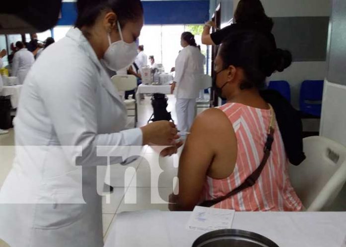 Aplicación de la vacuna contra el COVID-19 en Managua