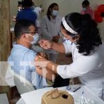 De 45 para arriba: Nicaragua avanza con la vacuna contra el COVID-19 Aplicación de la vacuna contra el COVID-19 en Nicaragua