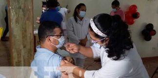 Aplicación de la vacuna contra el COVID-19 en Nicaragua