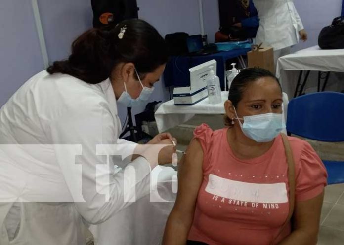 Aplicación de la vacuna contra el COVID-19 en Nicaragua