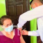 Aplicación de vacunas contra el COVID-19 en Jalapa