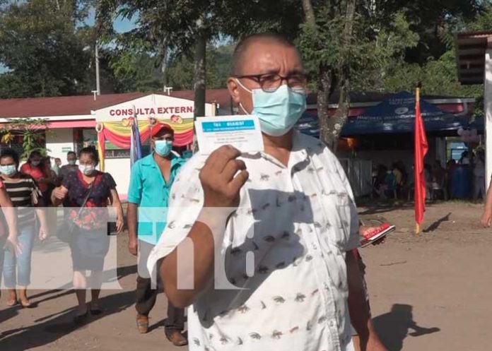 Habitantes de Rio Blanco reciben vacuna contra el Covid-19