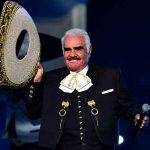 Vicente Fernández está sedado y con inflamación en la médula