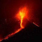 El más alto volcán europeo Etna creció y ahora es más alto que nunca El más alto volcán europeo, el Etna, creció y ahora mide 3.357 metros / GIOVANNI ISOLINO / AFP