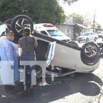 Escena del accidente de tránsito con vuelco de vehículo en Monseñor Lezcano Foto: Escena del accidente de tránsito con vuelco de vehículo en Monseñor Lezcano