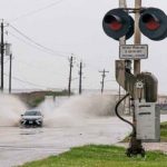 Nicholas se degrada a tormenta mientras descarga lluvias en Texas