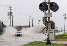 Nicholas se degrada a tormenta mientras descarga lluvias en Texas