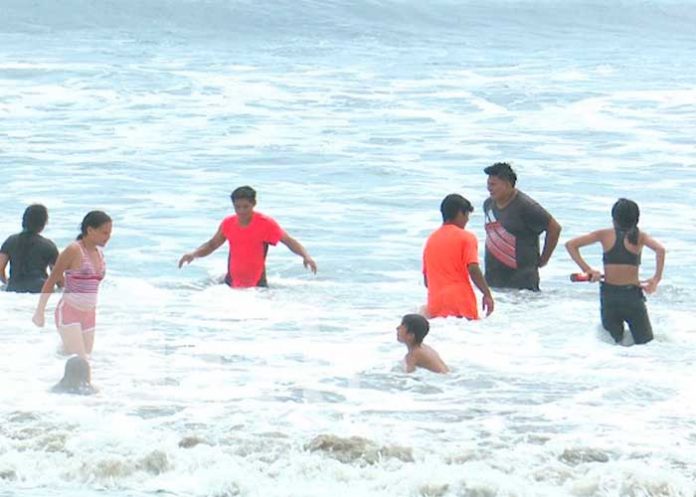 amilias despiden último día de vacaciones en Pochomil y Masachapa