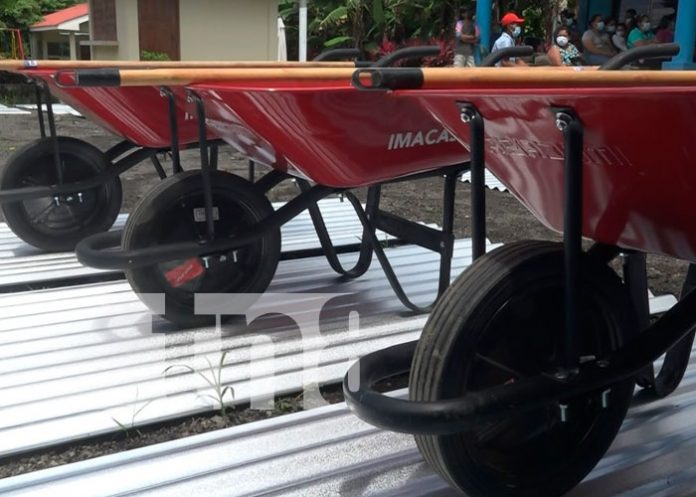Entregan bonos de materiales a emprendedores en la Isla de Ometepe