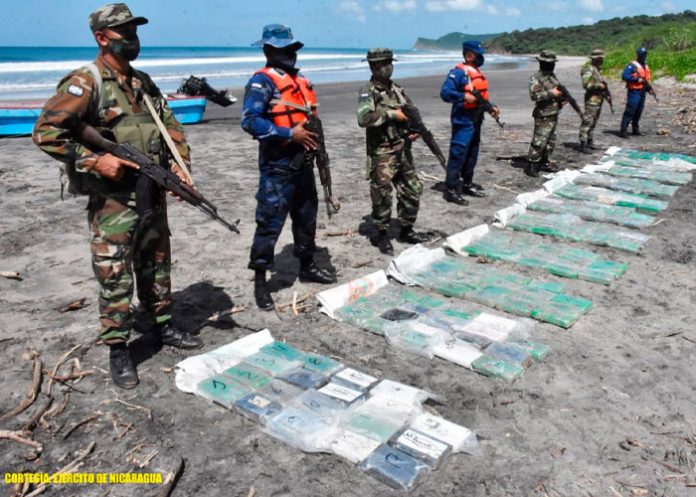 1 Ejército de Nicaragua incauta 211 paquetes rectangulares de cocaína en Tola, Rivas