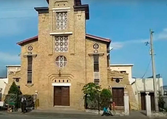 Hombres armados atacan un templo en Haití y dejan 1 muerto y varios heridos.