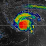 Sam se convierte en un «feroz» huracán de categoría 4 Sam se convierte en un "feroz" huracán de categoría 4