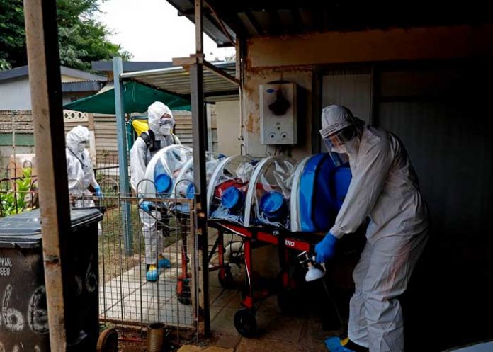 Descubren un anticuerpo potente contra las variantes del COVID-19.