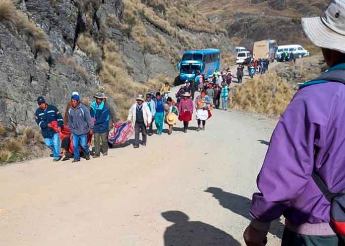 1.3 Al menos 23 fallecidos en accidente de autobús en Bolivia