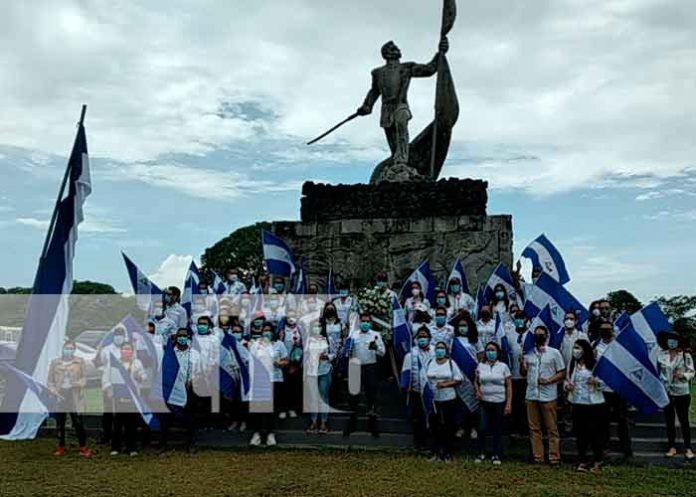 Depositan ofrenda floral a héroes de la Batalla de San Jacinto