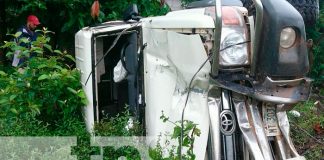 Camioneta se da vuelta en La Ponzoña, Río Blanco