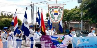 Estudiantes del Instituto Enrique Flores; emocionados realizaron su desfile patrio para recordar las acciones heroicas