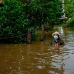 Al menos 6 muertos y miles de casas anegadas por inundaciones en Tailandia Al menos 6 muertos y miles de casas anegadas por inundaciones en Tailandia