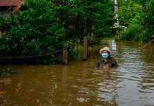 Al menos 6 muertos y miles de casas anegadas por inundaciones en Tailandia