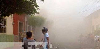 Voraz incendio afecta varias viviendas en Chinandega