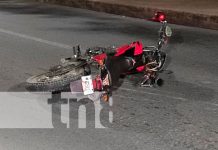 Hombre muere al perder el control de su motocicleta y pegar contra una cuneta nicaragua, managua, accidente,