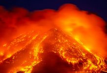 Tras erupción de La Palma, el Volcán Etna en Sicilia entra en erupción Tras erupción de La Palma, el Volcán Etna en Sicilia entra en erupción.