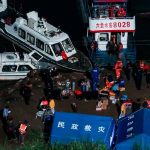 Al menos 12 muertos por naufragio de un barco en un río de China