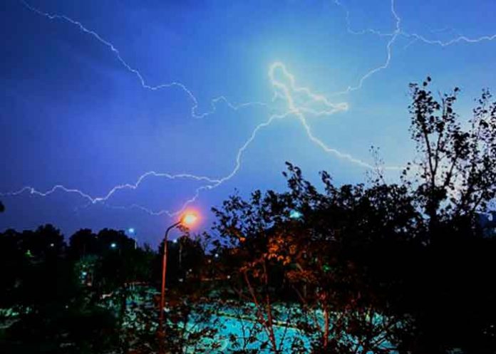 Un rayo mata a 14 personas al noroeste de Pakistán