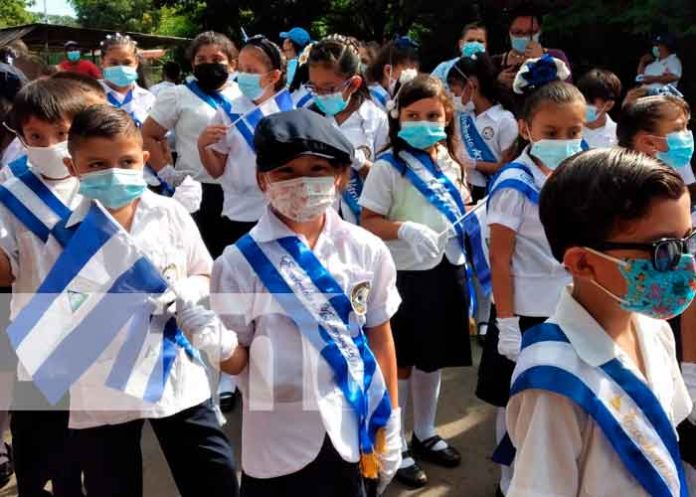 Estudiantes de Tipitapa desfilan en celebración a la Patria