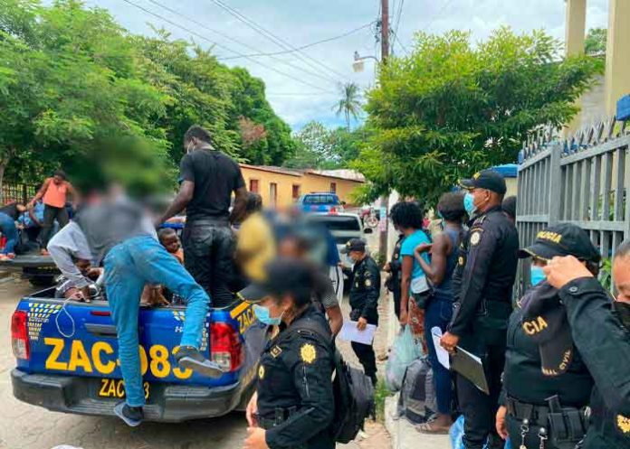 75 migrantes caribeños fueron abandonados en Guatemala