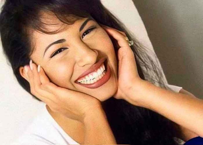 Viudo de Selena Quintanilla comparte foto inédita de la 'Reina del Tex-Mex'