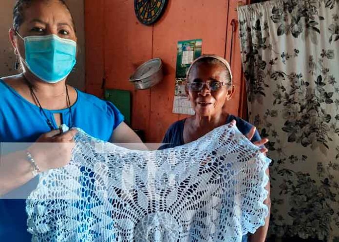 Escuelas emprenden con éxito