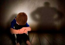 Director de una escuela es acusado por abusar y filmar a menores de edad