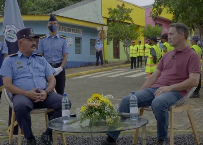 Entrevista en Estudio TN8 sobre formación de cadetes de la Policía Nacional