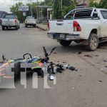 Motociclista resulta lesionado al estrellarse contra un vehículo Motociclista gravemente lesionado en Juigalpa