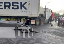 Escena del accidente mortal entre una moto y un camión en Chinandega