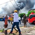 Voraz incendio consume el mercado municipal de El Salvador Voraz incendio consume el mercado municipal de la capital de El Salvador