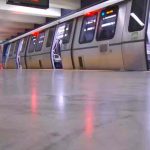 Mujer fallece tras ser arrastrada por un tren en Estados Unidos (video)