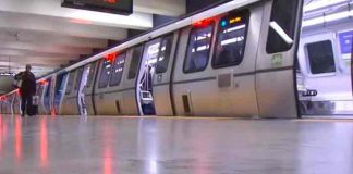 Mujer fallece tras ser arrastrada por un tren en Estados Unidos (video)