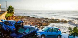 Severas inundaciones arrastran autos al mar en noreste de España