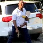 Hombre desata tiroteo con bebé en brazos en Ohio