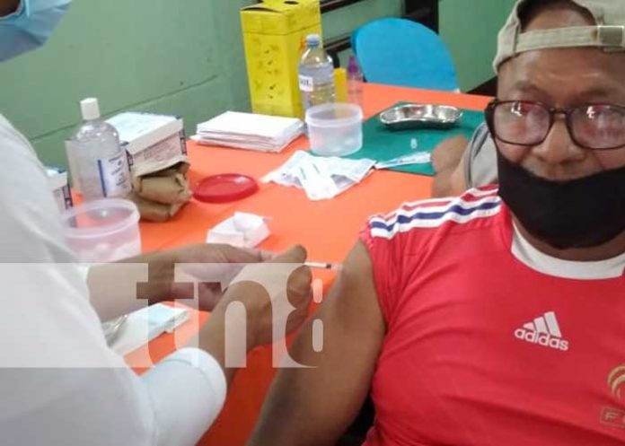 Aplicación de la vacuna Sputnik V en Boaco