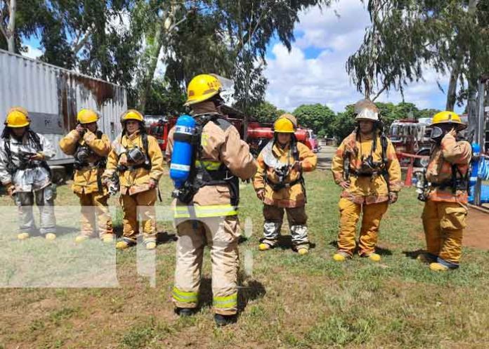 Capacitación de bomberos con técnicas de la 