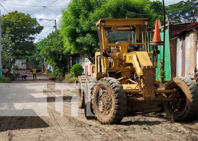 Reparación de calles en el barrio Hialeah, Managua