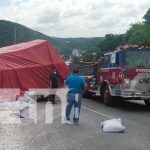 Camión cargado de granos básicos se vuelca en la Cuesta El Plomo Accidente de tránsito con camión en la Cuesta El Plomo